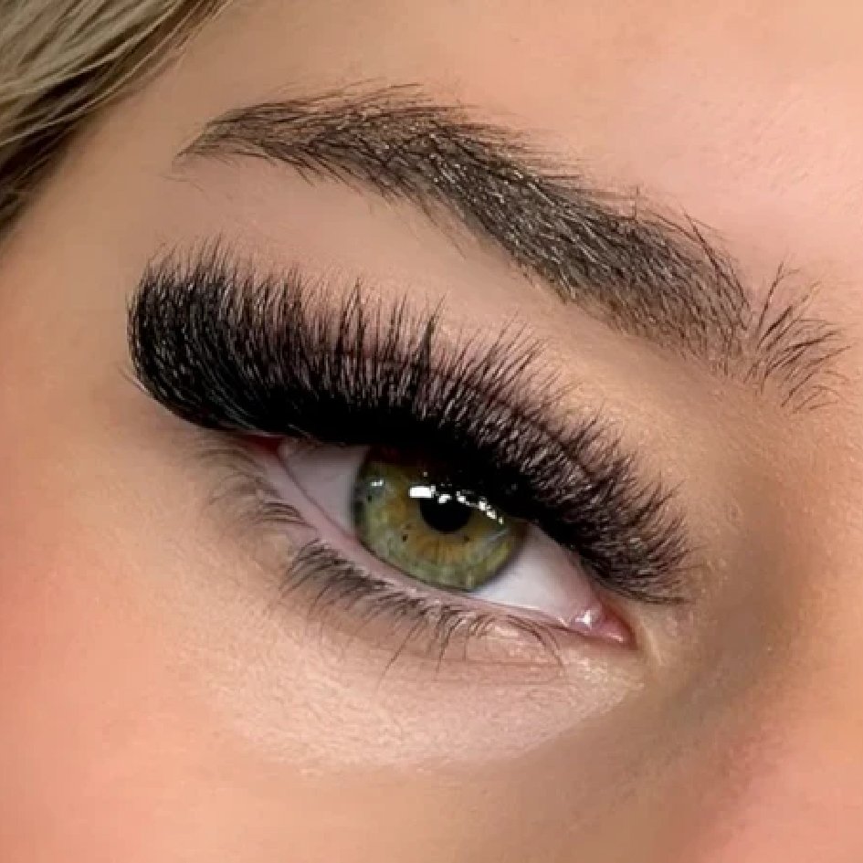 Glamorous volume eyelash extensions UAE